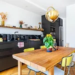 Guestready - Skyline Serenity Near Famous Hotspots