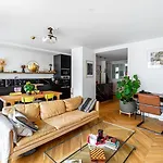 Guestready - Skyline Serenity Near Famous Hotspots
